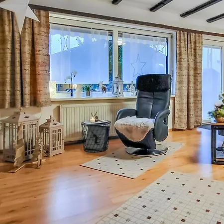 Pet Friendly In With Kitchen *